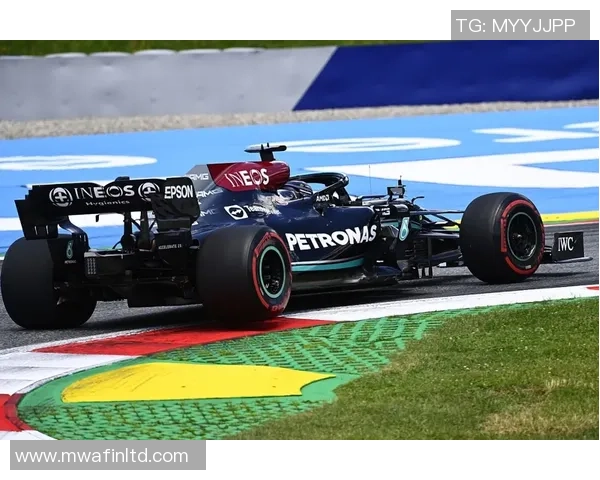 F1赛车技术创新与车队战略调整对赛季表现的深度分析 F1赛车技术创新与车队战略调整对赛季表现的深度分析